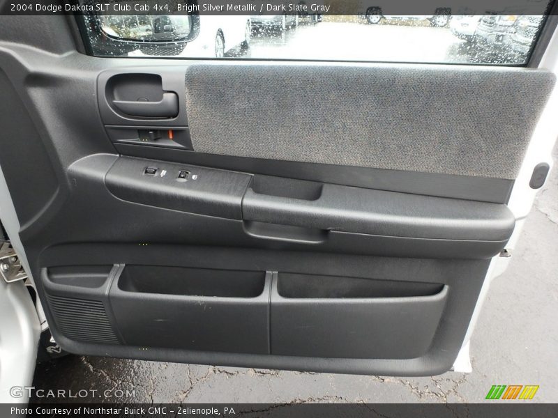 Bright Silver Metallic / Dark Slate Gray 2004 Dodge Dakota SLT Club Cab 4x4