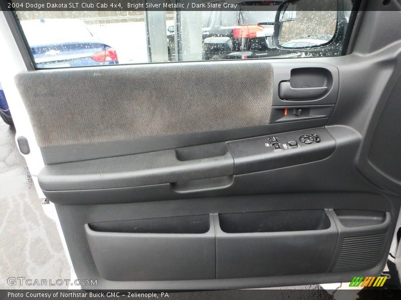 Bright Silver Metallic / Dark Slate Gray 2004 Dodge Dakota SLT Club Cab 4x4