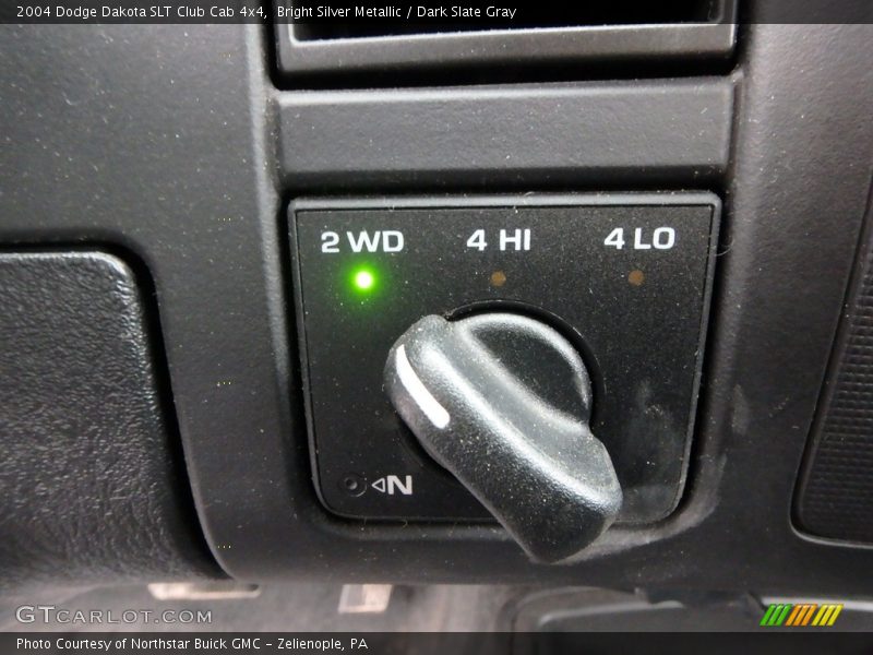 Bright Silver Metallic / Dark Slate Gray 2004 Dodge Dakota SLT Club Cab 4x4