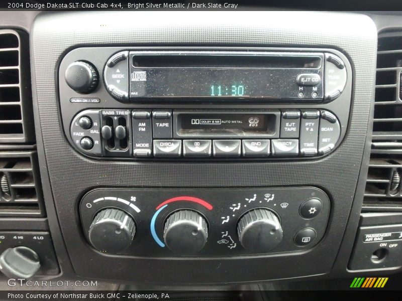 Bright Silver Metallic / Dark Slate Gray 2004 Dodge Dakota SLT Club Cab 4x4