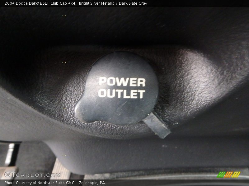 Bright Silver Metallic / Dark Slate Gray 2004 Dodge Dakota SLT Club Cab 4x4