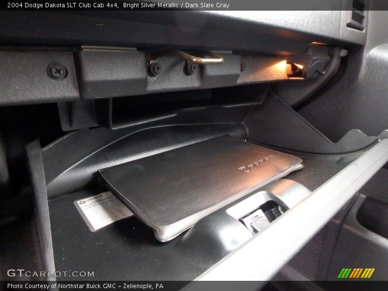 Bright Silver Metallic / Dark Slate Gray 2004 Dodge Dakota SLT Club Cab 4x4
