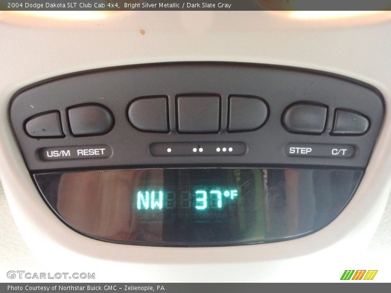 Bright Silver Metallic / Dark Slate Gray 2004 Dodge Dakota SLT Club Cab 4x4