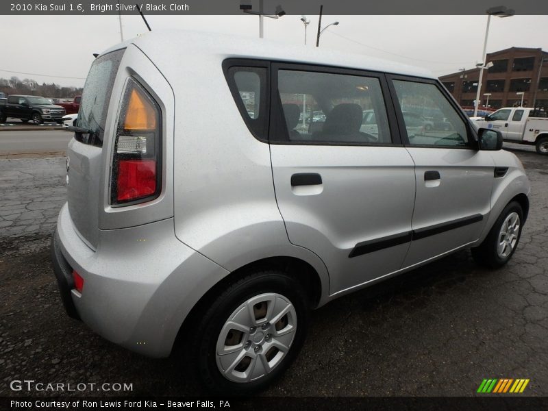 Bright Silver / Black Cloth 2010 Kia Soul 1.6