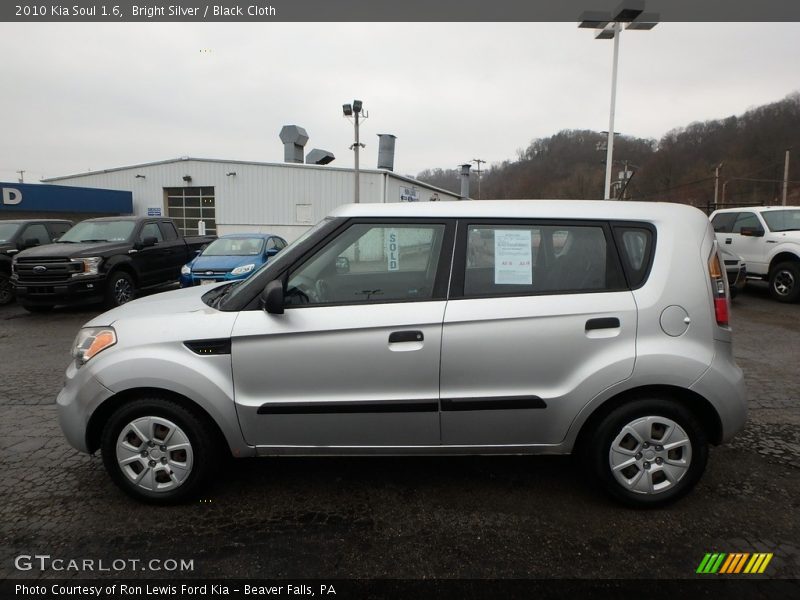 Bright Silver / Black Cloth 2010 Kia Soul 1.6