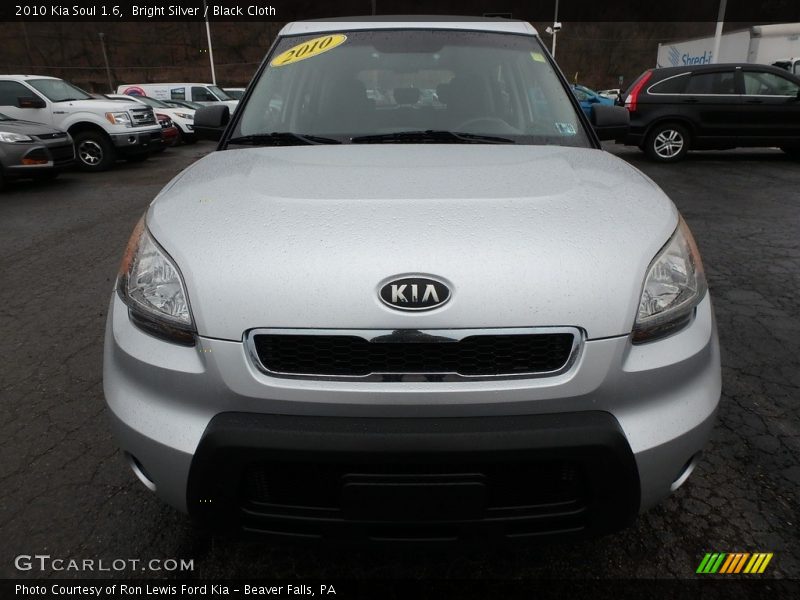 Bright Silver / Black Cloth 2010 Kia Soul 1.6