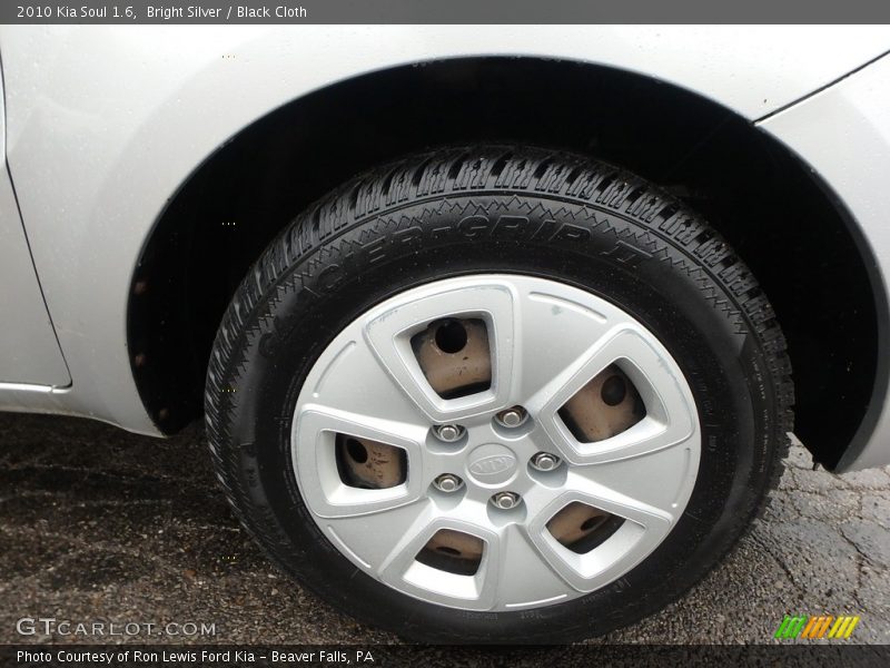 Bright Silver / Black Cloth 2010 Kia Soul 1.6