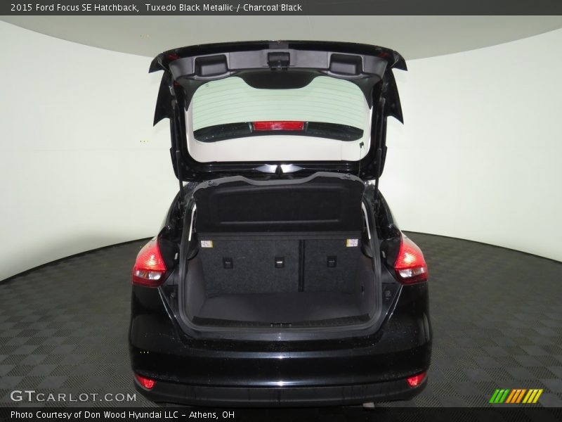 Tuxedo Black Metallic / Charcoal Black 2015 Ford Focus SE Hatchback