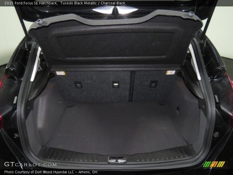 Tuxedo Black Metallic / Charcoal Black 2015 Ford Focus SE Hatchback