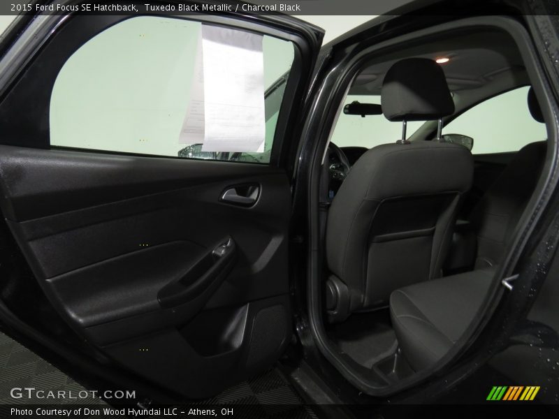 Tuxedo Black Metallic / Charcoal Black 2015 Ford Focus SE Hatchback