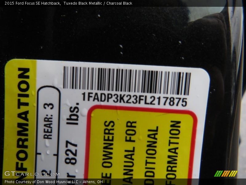 Tuxedo Black Metallic / Charcoal Black 2015 Ford Focus SE Hatchback