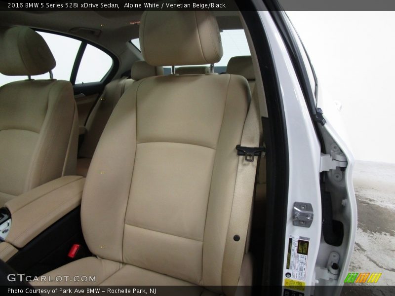 Alpine White / Venetian Beige/Black 2016 BMW 5 Series 528i xDrive Sedan