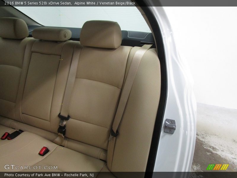 Alpine White / Venetian Beige/Black 2016 BMW 5 Series 528i xDrive Sedan