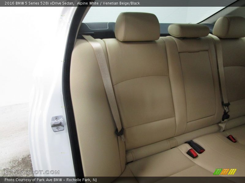 Alpine White / Venetian Beige/Black 2016 BMW 5 Series 528i xDrive Sedan