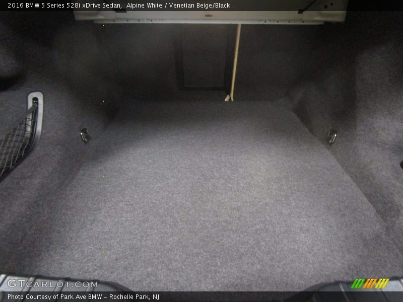 Alpine White / Venetian Beige/Black 2016 BMW 5 Series 528i xDrive Sedan