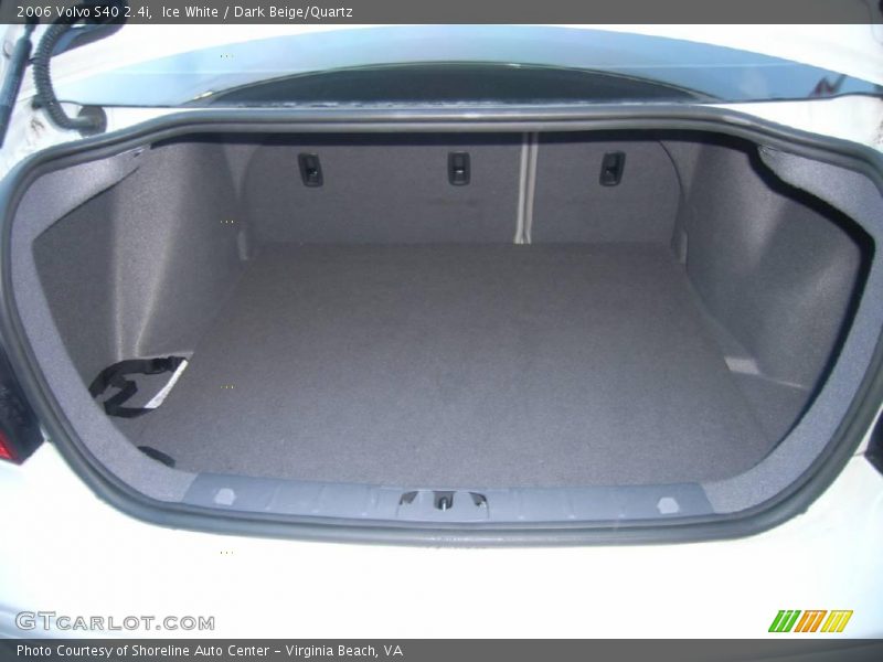 Ice White / Dark Beige/Quartz 2006 Volvo S40 2.4i