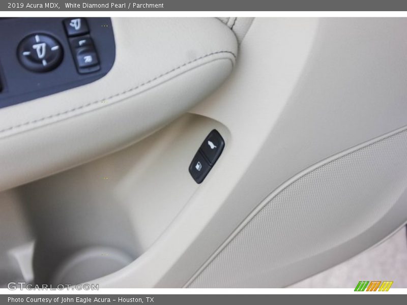 White Diamond Pearl / Parchment 2019 Acura MDX