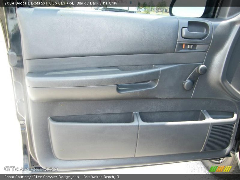 Black / Dark Slate Gray 2004 Dodge Dakota SXT Club Cab 4x4