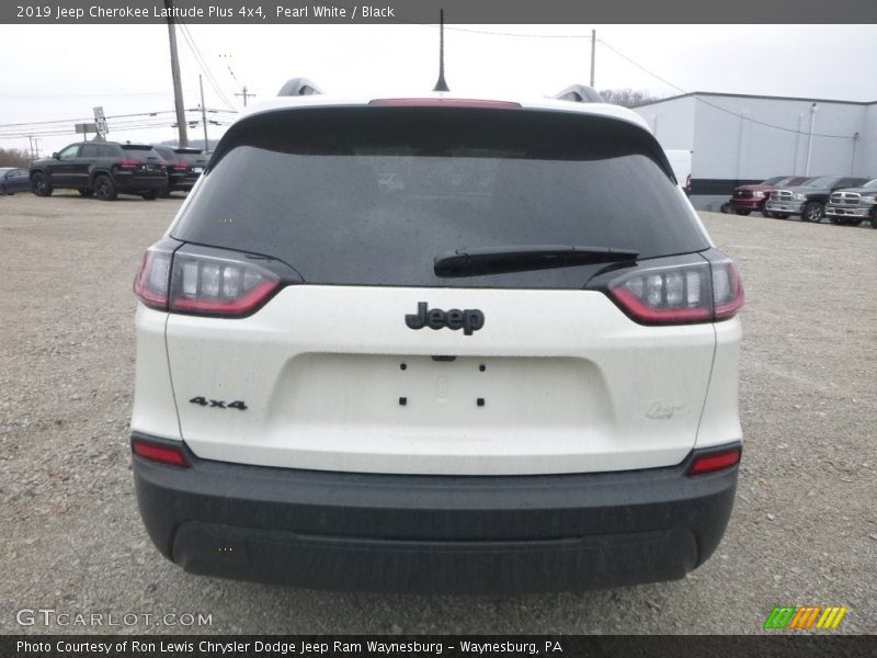 Pearl White / Black 2019 Jeep Cherokee Latitude Plus 4x4