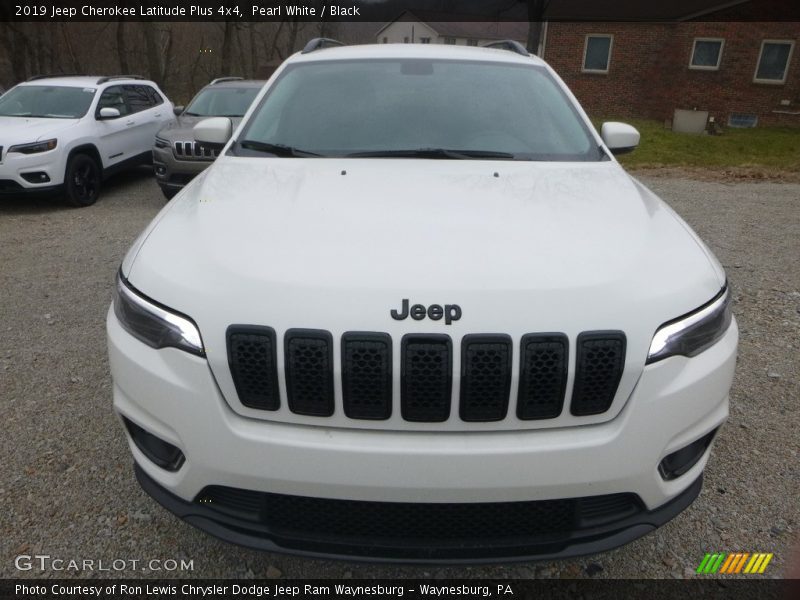 Pearl White / Black 2019 Jeep Cherokee Latitude Plus 4x4