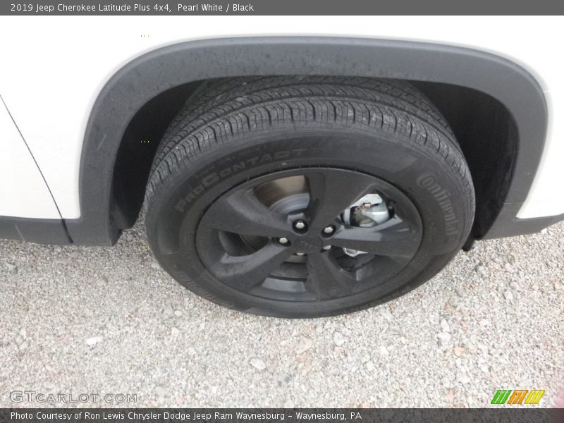 Pearl White / Black 2019 Jeep Cherokee Latitude Plus 4x4