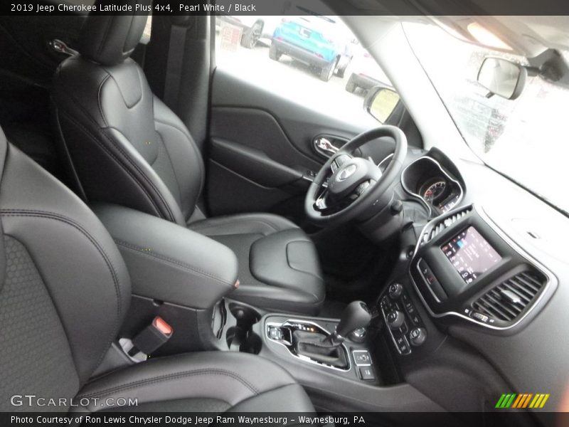 Pearl White / Black 2019 Jeep Cherokee Latitude Plus 4x4