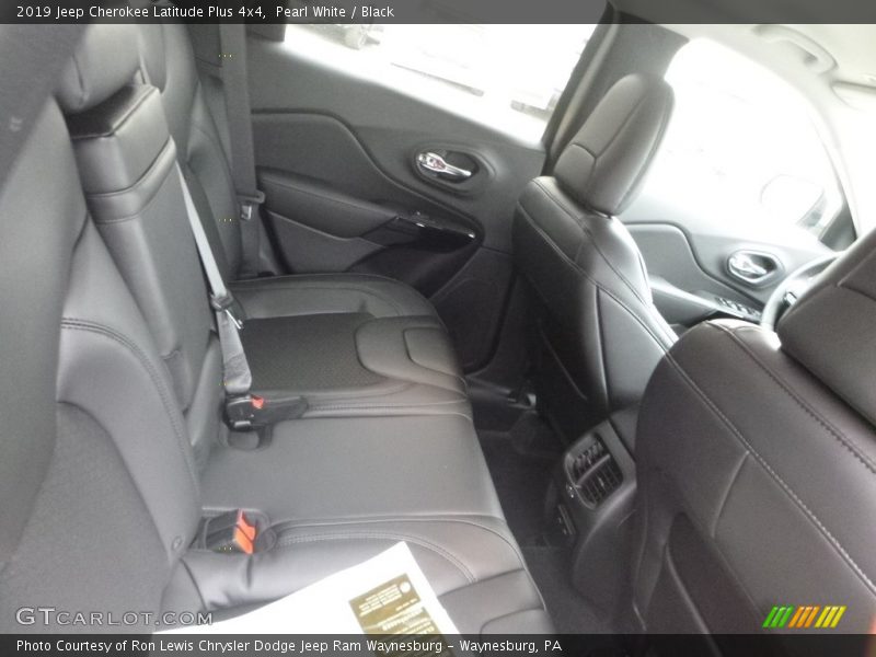 Pearl White / Black 2019 Jeep Cherokee Latitude Plus 4x4