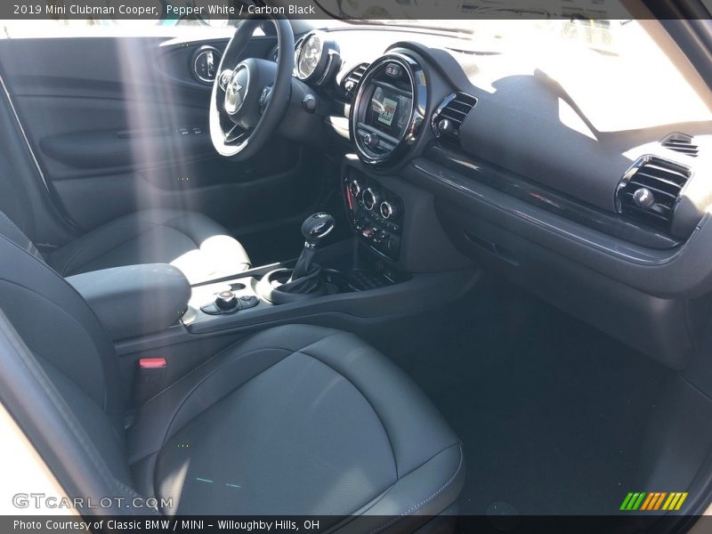 Pepper White / Carbon Black 2019 Mini Clubman Cooper
