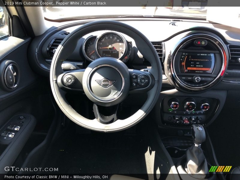 Pepper White / Carbon Black 2019 Mini Clubman Cooper