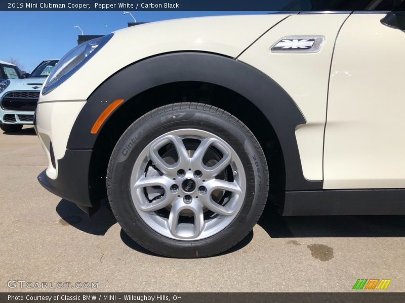 Pepper White / Carbon Black 2019 Mini Clubman Cooper