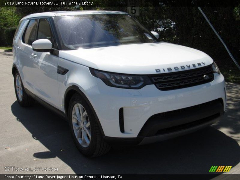 Fuji White / Ebony 2019 Land Rover Discovery SE