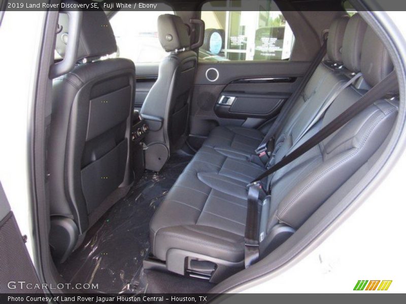 Fuji White / Ebony 2019 Land Rover Discovery SE