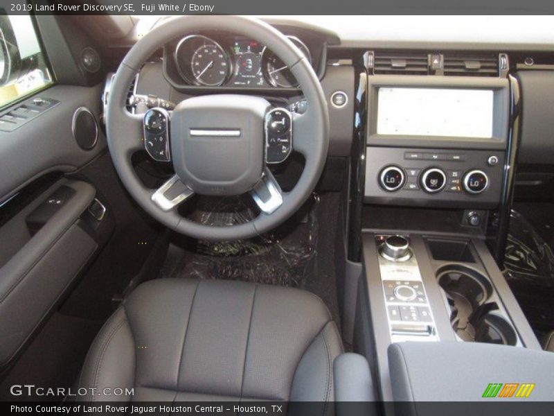 Fuji White / Ebony 2019 Land Rover Discovery SE