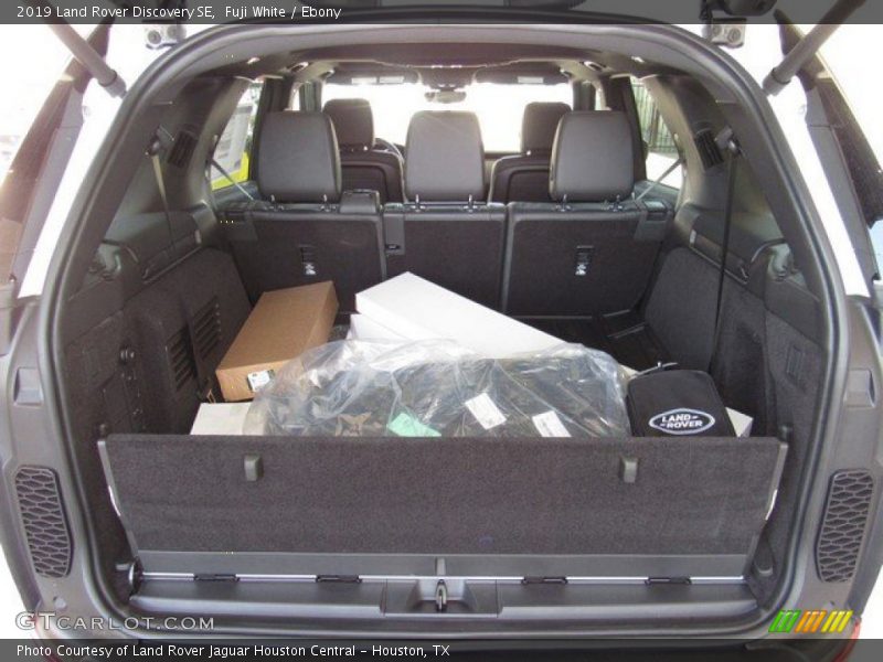Fuji White / Ebony 2019 Land Rover Discovery SE