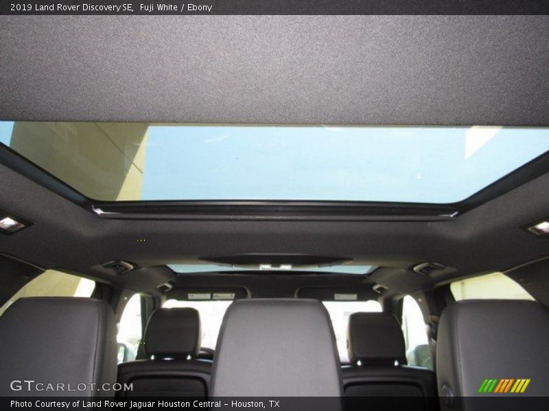Fuji White / Ebony 2019 Land Rover Discovery SE