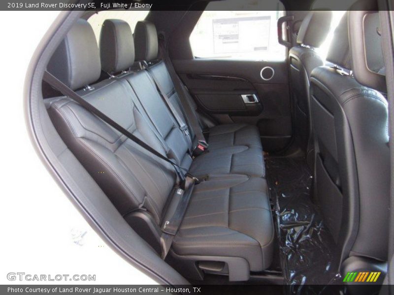 Fuji White / Ebony 2019 Land Rover Discovery SE