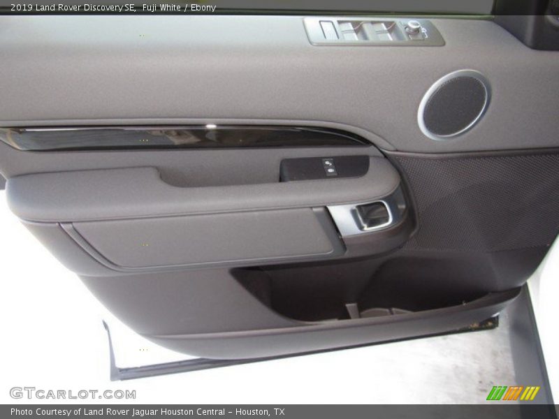 Fuji White / Ebony 2019 Land Rover Discovery SE