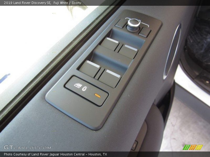 Fuji White / Ebony 2019 Land Rover Discovery SE