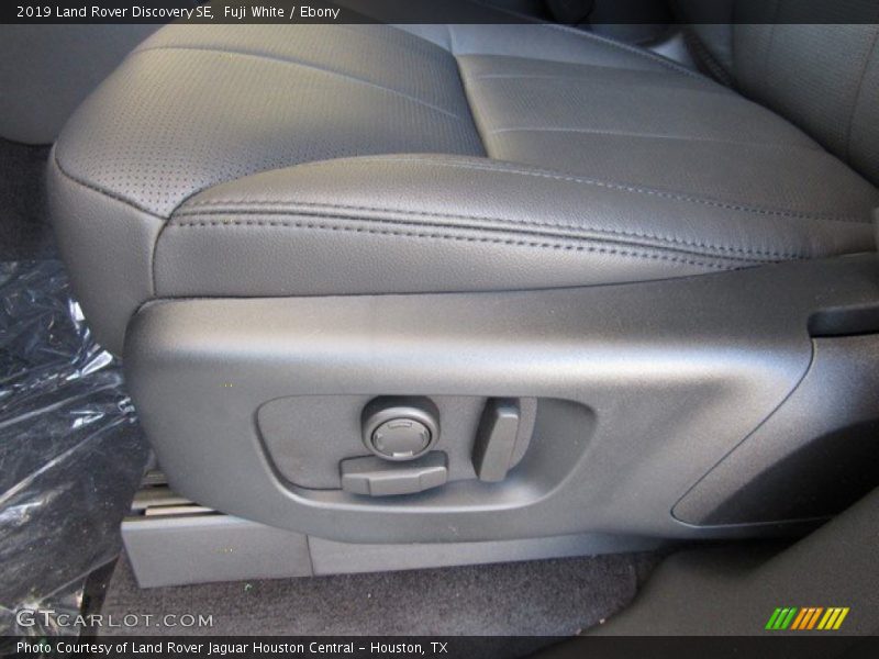 Fuji White / Ebony 2019 Land Rover Discovery SE