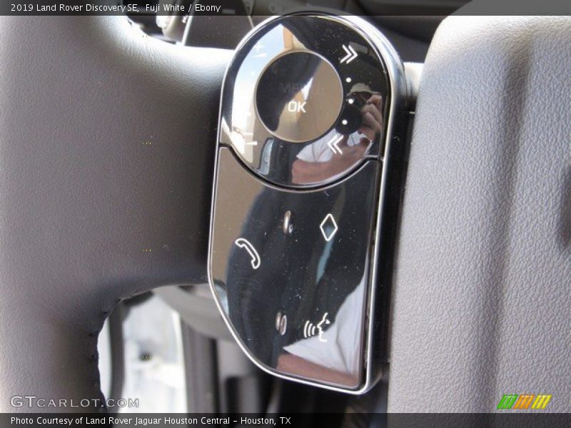 Fuji White / Ebony 2019 Land Rover Discovery SE