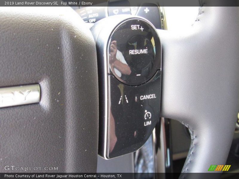 Fuji White / Ebony 2019 Land Rover Discovery SE
