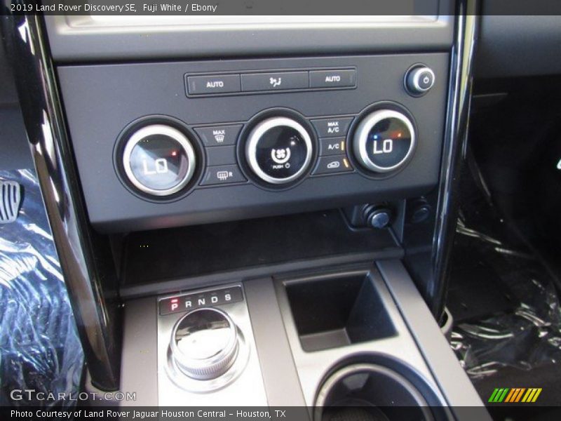 Fuji White / Ebony 2019 Land Rover Discovery SE