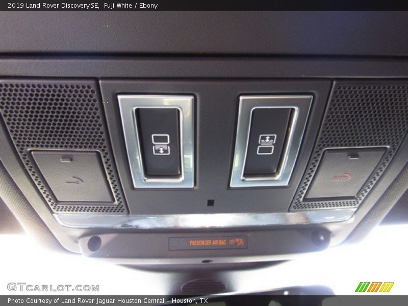 Fuji White / Ebony 2019 Land Rover Discovery SE