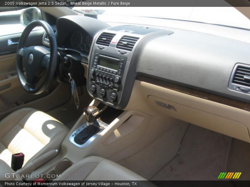 Wheat Beige Metallic / Pure Beige 2005 Volkswagen Jetta 2.5 Sedan