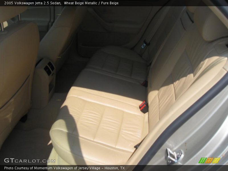 Wheat Beige Metallic / Pure Beige 2005 Volkswagen Jetta 2.5 Sedan