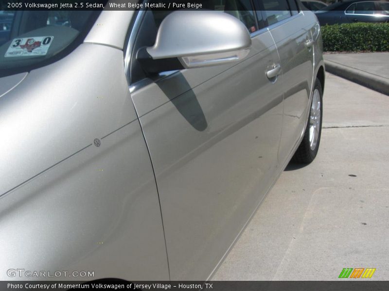 Wheat Beige Metallic / Pure Beige 2005 Volkswagen Jetta 2.5 Sedan