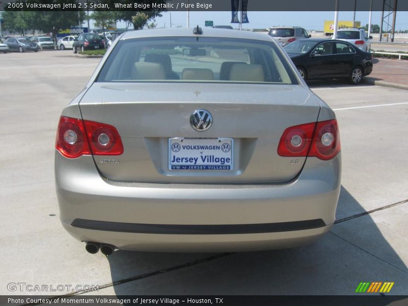 Wheat Beige Metallic / Pure Beige 2005 Volkswagen Jetta 2.5 Sedan