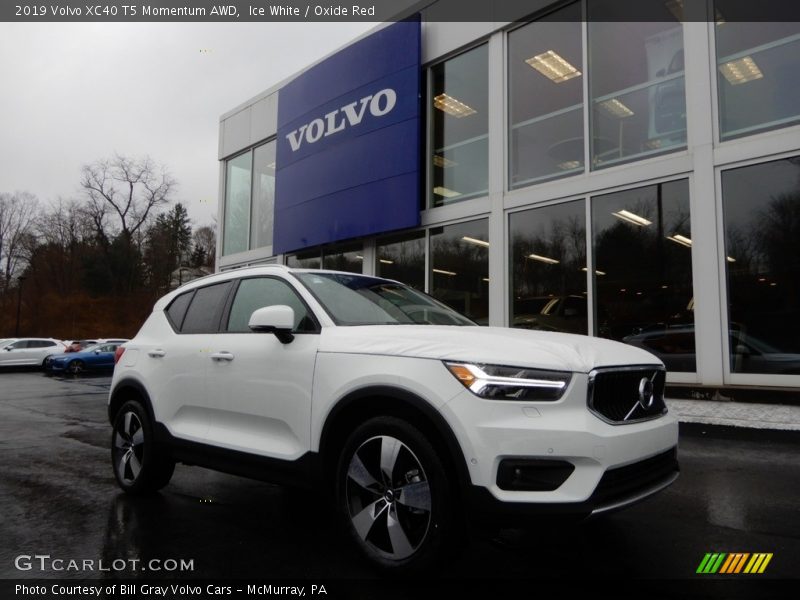 Ice White / Oxide Red 2019 Volvo XC40 T5 Momentum AWD