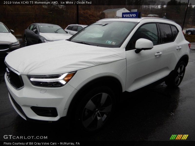 Ice White / Oxide Red 2019 Volvo XC40 T5 Momentum AWD