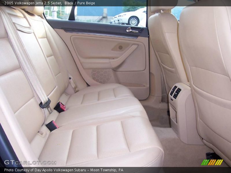 Black / Pure Beige 2005 Volkswagen Jetta 2.5 Sedan